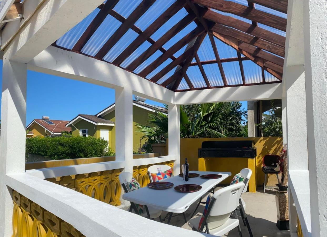 Paradise Villa Shared Onsite Private Pool Onsite Gym Очо-Риос Экстерьер фото